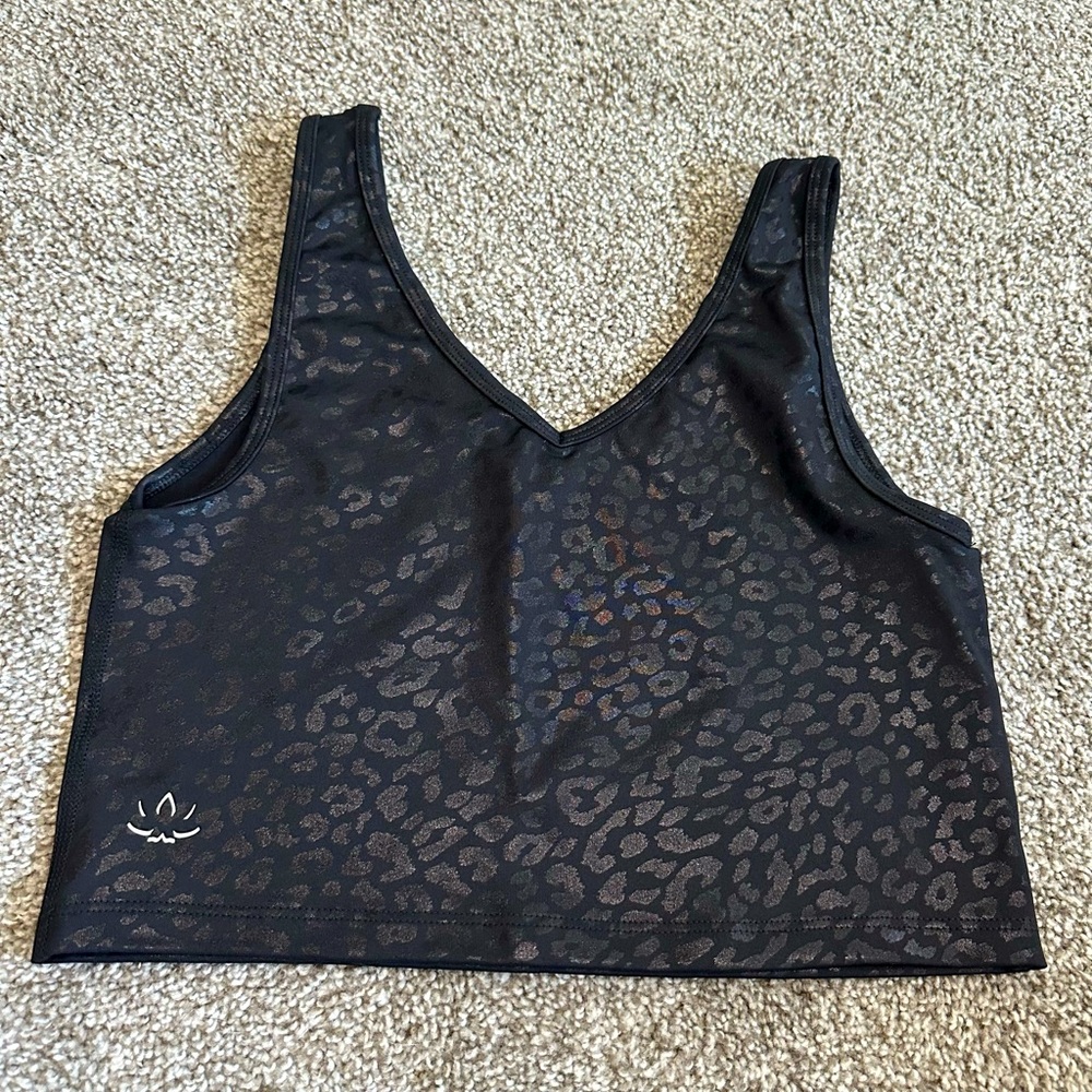 S O L D | Beyond Yoga Shiny Leopard Cropped Tank